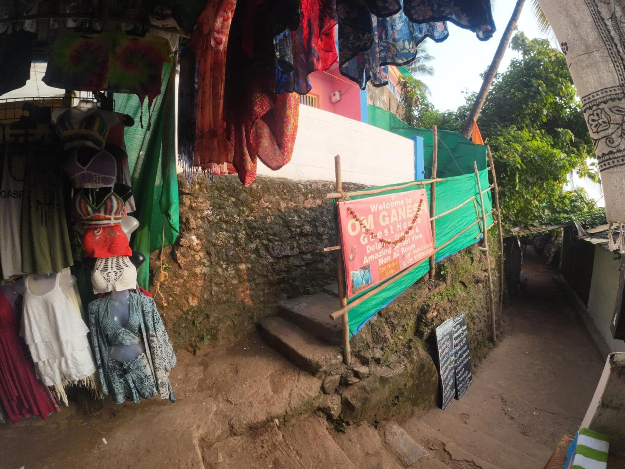 Om Ganesh Guest House Cliffside Arambol Luaran gambar