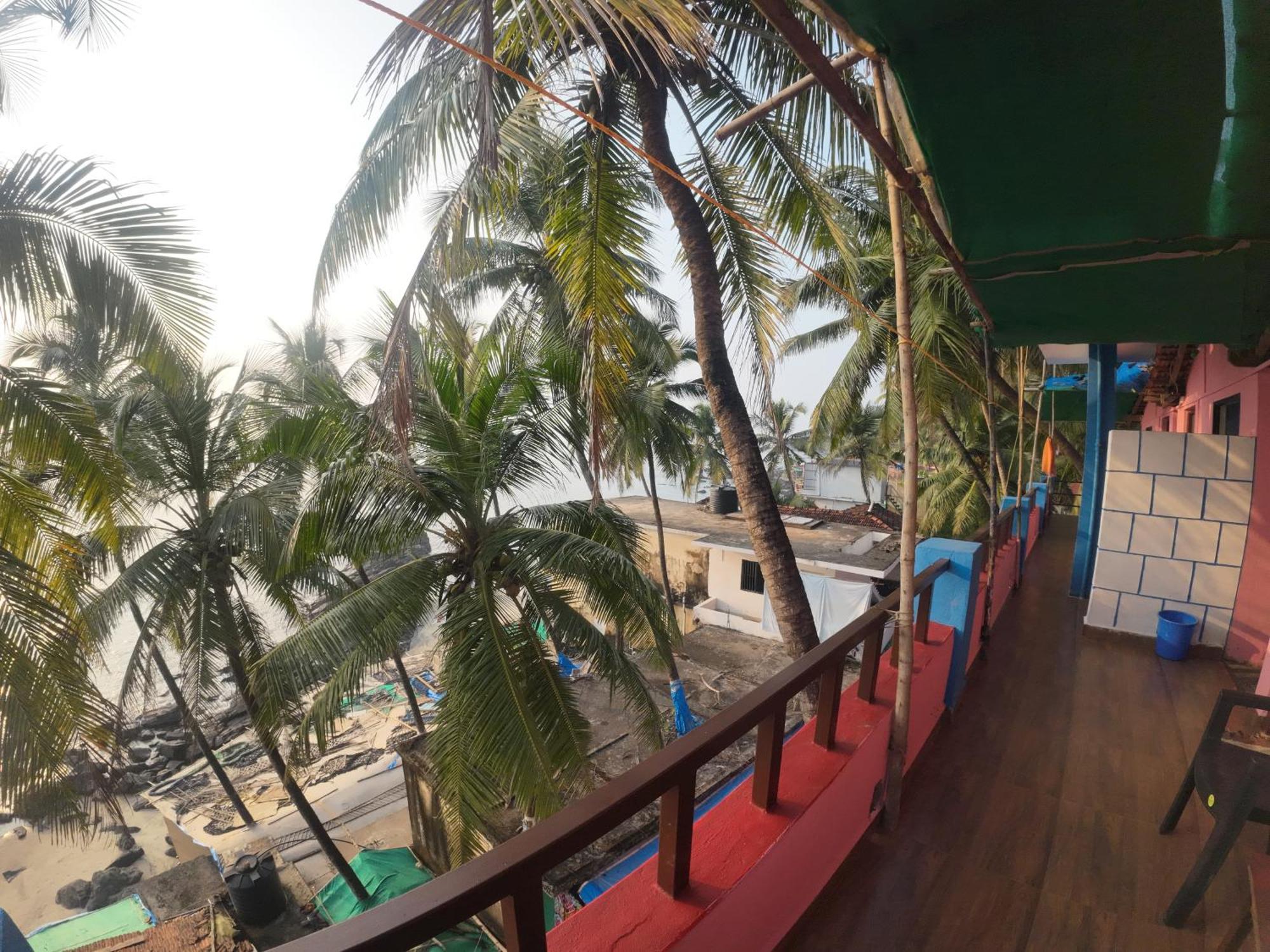 Om Ganesh Guest House Cliffside Arambol Luaran gambar