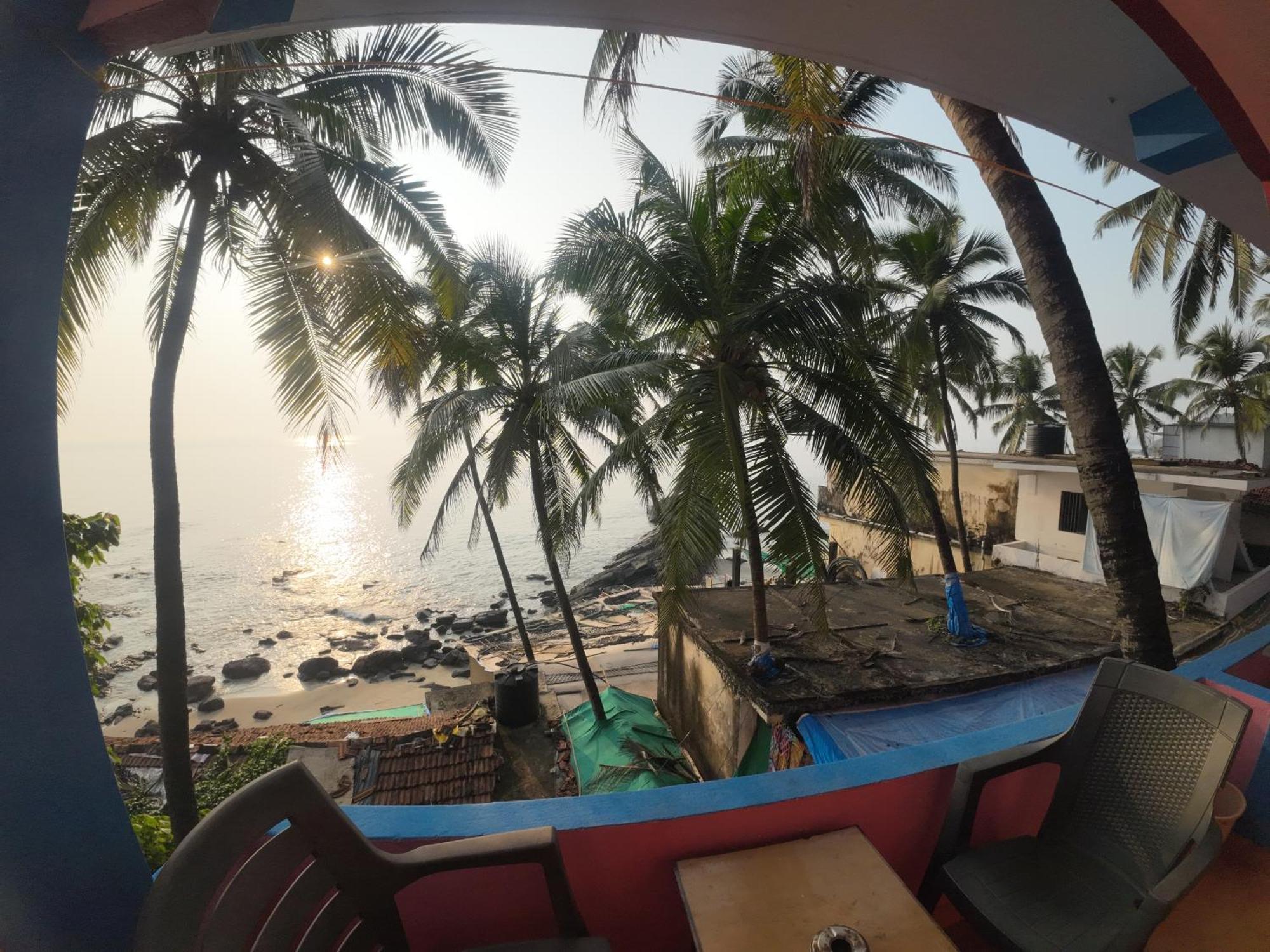 Om Ganesh Guest House Cliffside Arambol Luaran gambar