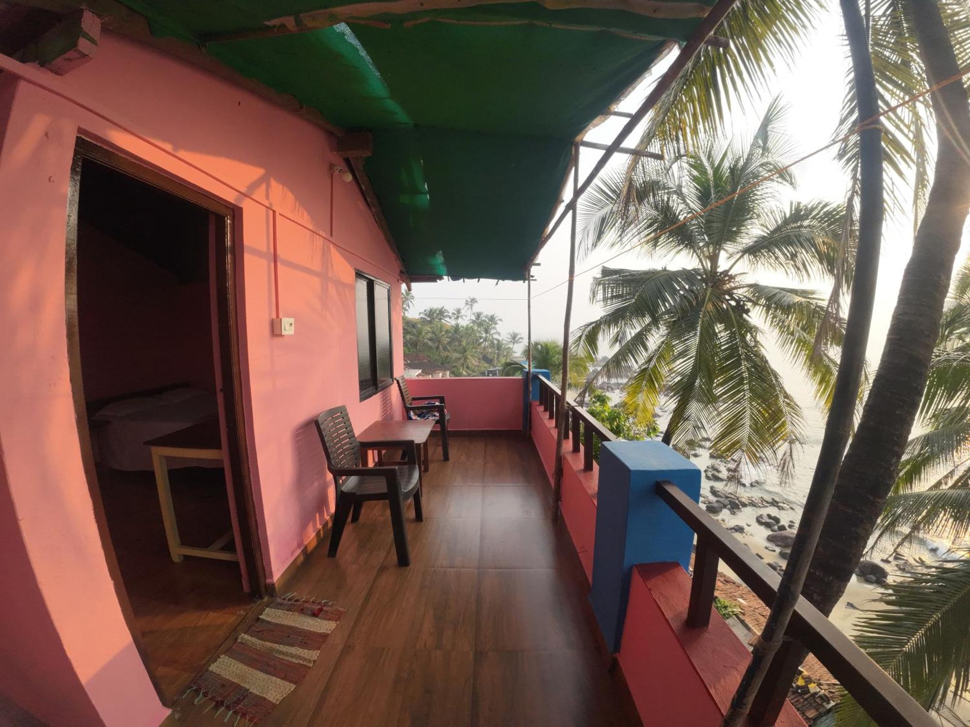 Om Ganesh Guest House Cliffside Arambol Luaran gambar