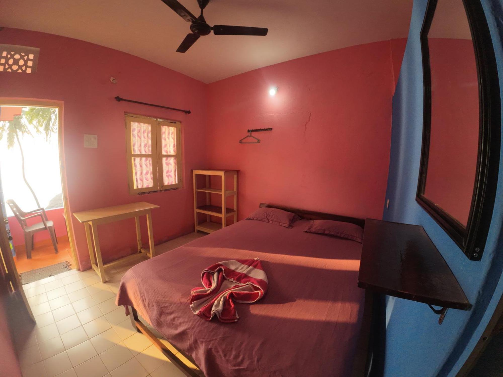 Om Ganesh Guest House Cliffside Arambol Luaran gambar