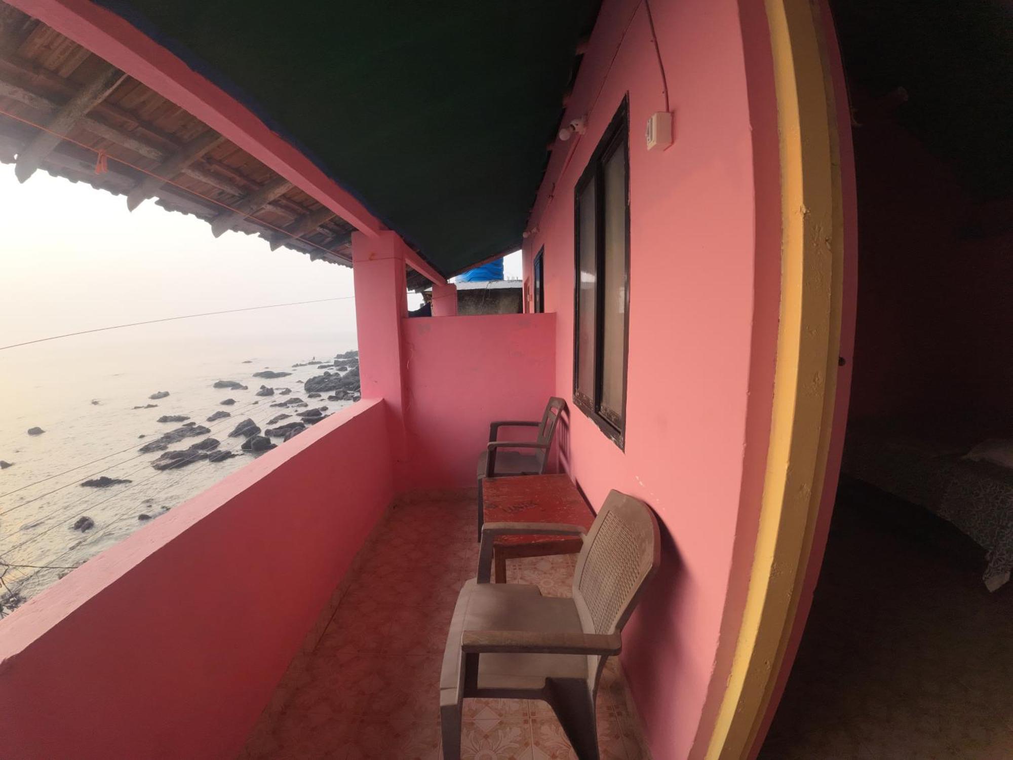 Om Ganesh Guest House Cliffside Arambol Luaran gambar