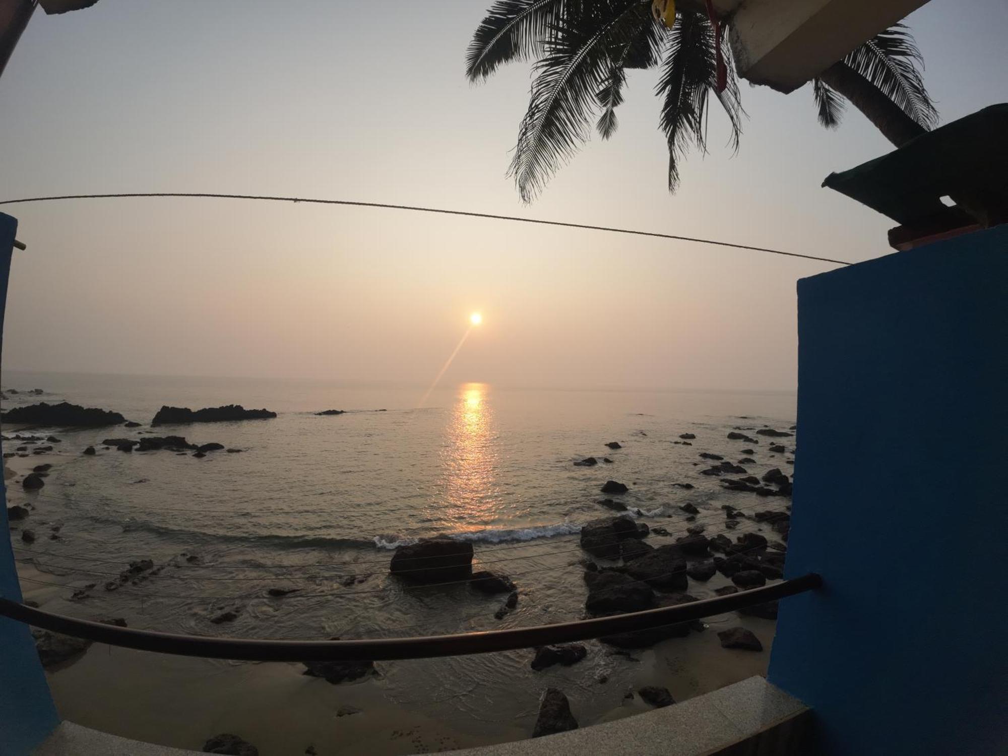 Om Ganesh Guest House Cliffside Arambol Luaran gambar