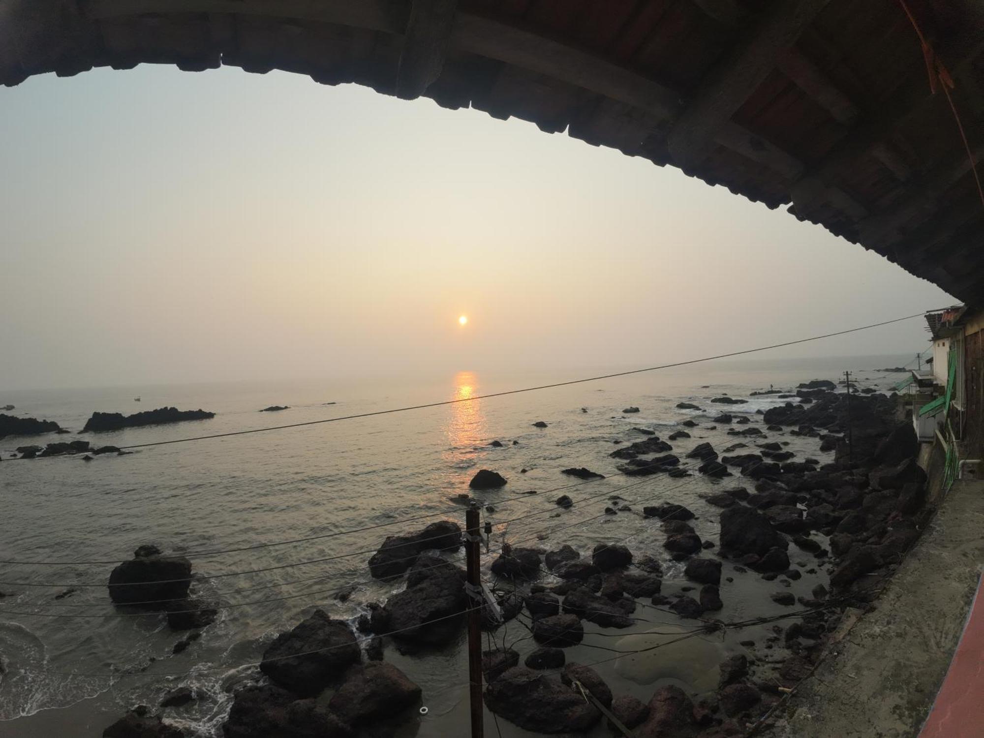 Om Ganesh Guest House Cliffside Arambol Luaran gambar