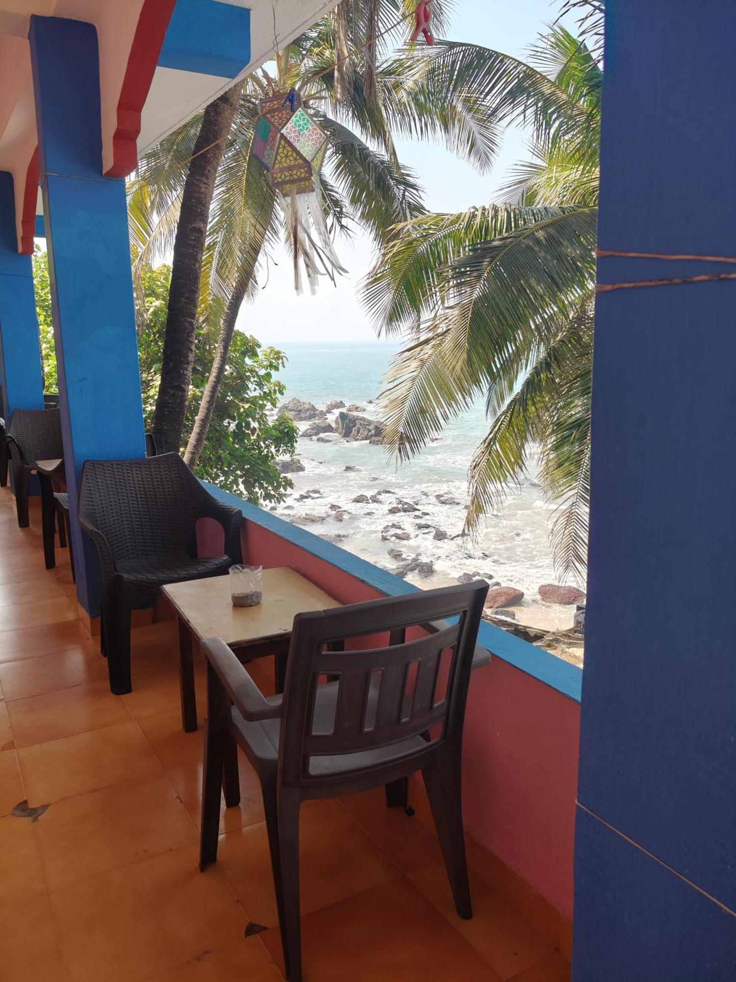 Om Ganesh Guest House Cliffside Arambol Bilik gambar
