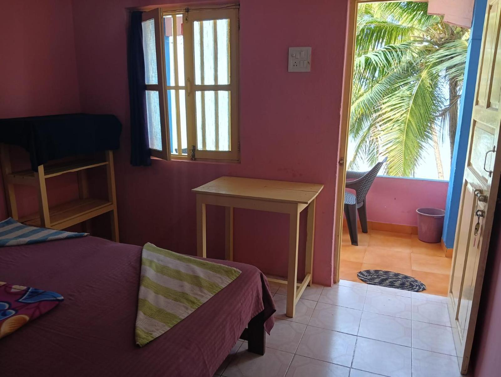 Om Ganesh Guest House Cliffside Arambol Bilik gambar