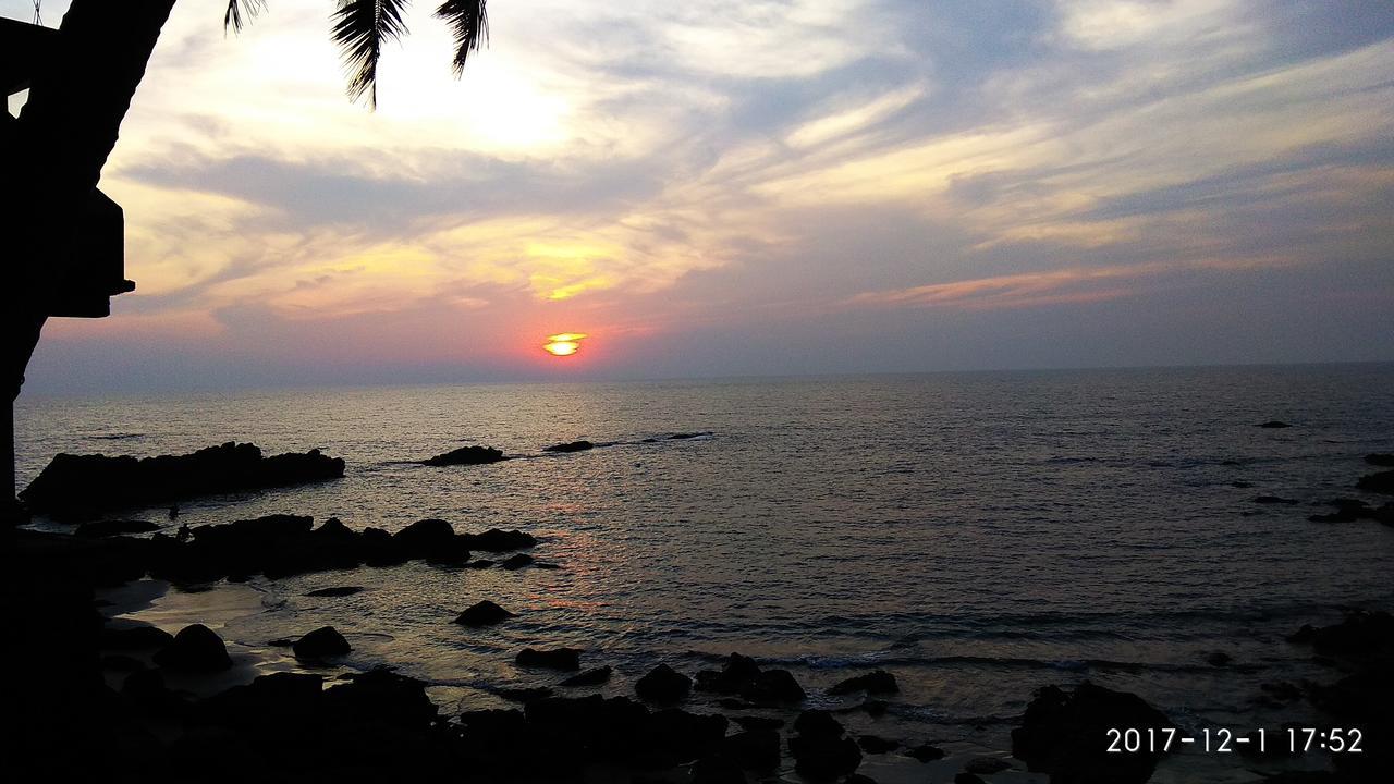 Om Ganesh Guest House Cliffside Arambol Luaran gambar